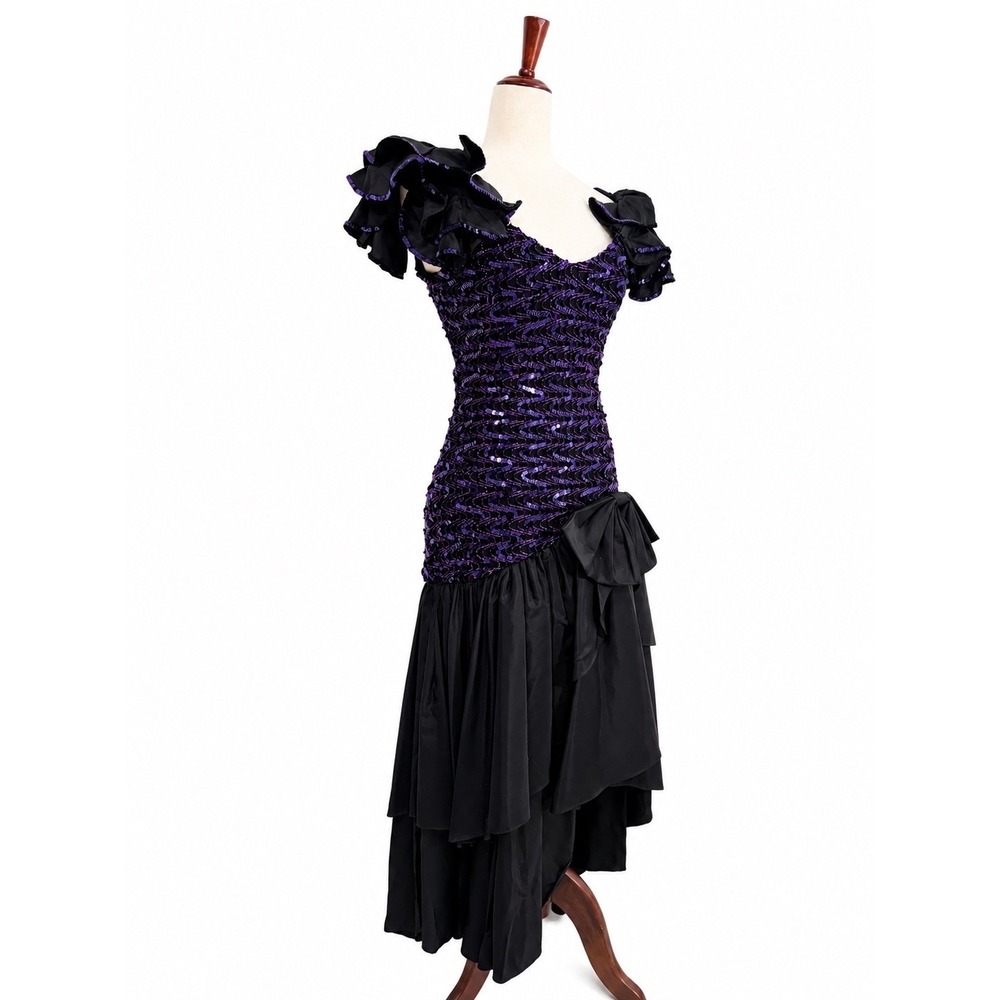Betsy & Adam 90's Vtg  Sequin Ruffle Gown 7/8 Purple Black Formal Prom Dress